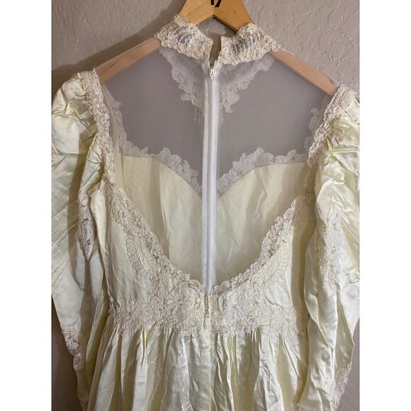 Unbranded Vintage Chapagne Embellished. Wedding Dress - Medium - Picture 9 of 17